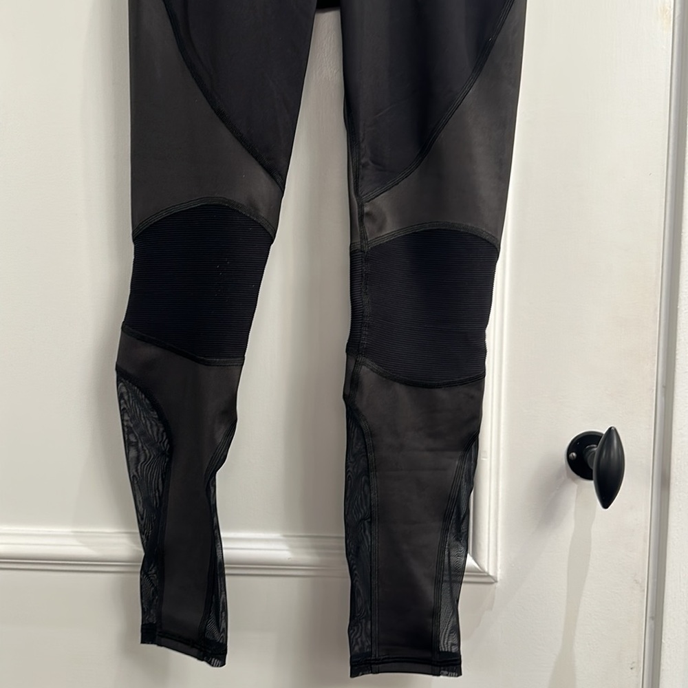 🐈‍⬛MICHI Black Mesh “INSTINCT” Workout Leggings - size XS- *worn once*🐈‍⬛ - Picture 2 of 6